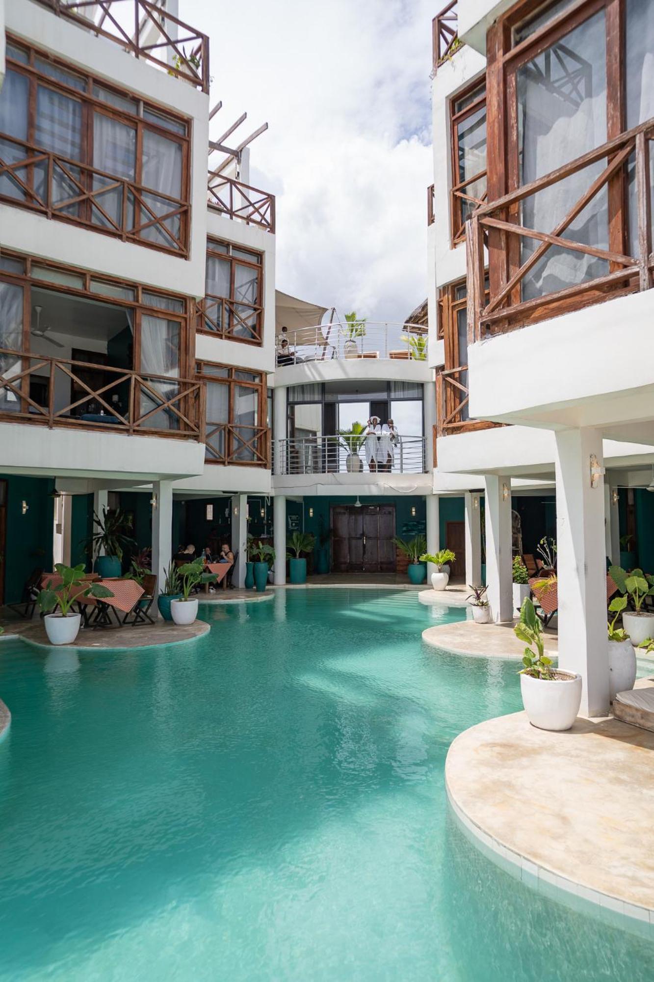 Hotel Pili Pili Tropical Island